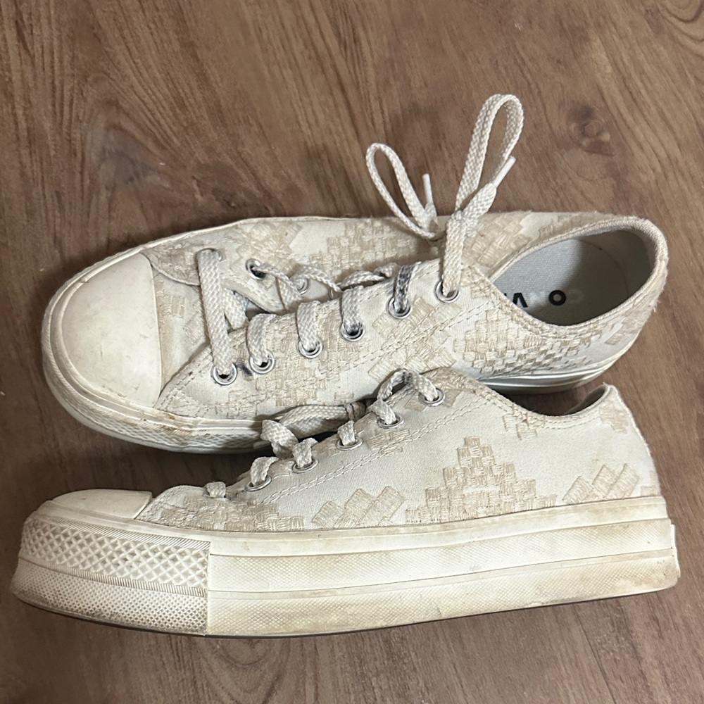 Converse platform embroidered sneakers